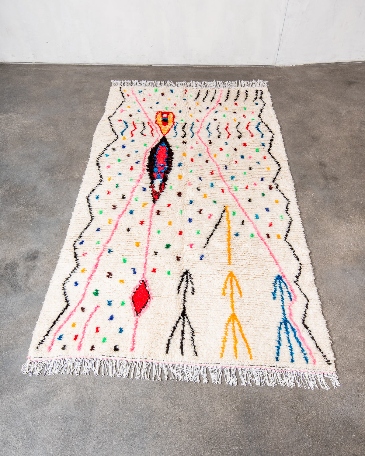 Modern designer handcrafted Berber rug from Morocco. Azilal rug with beautiful colors and patterns. Made of sheep’s wool and colourful cotton.
